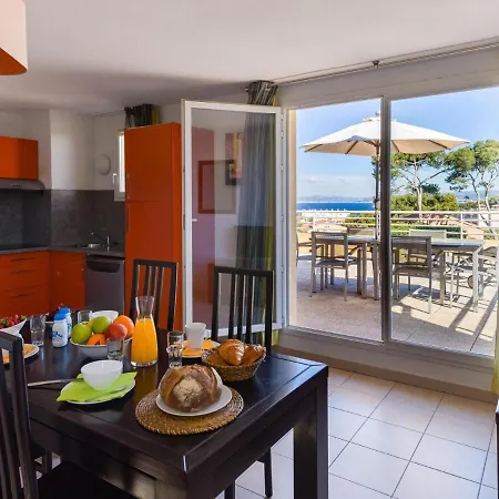 Appartement In Le Brusc Near Sandy